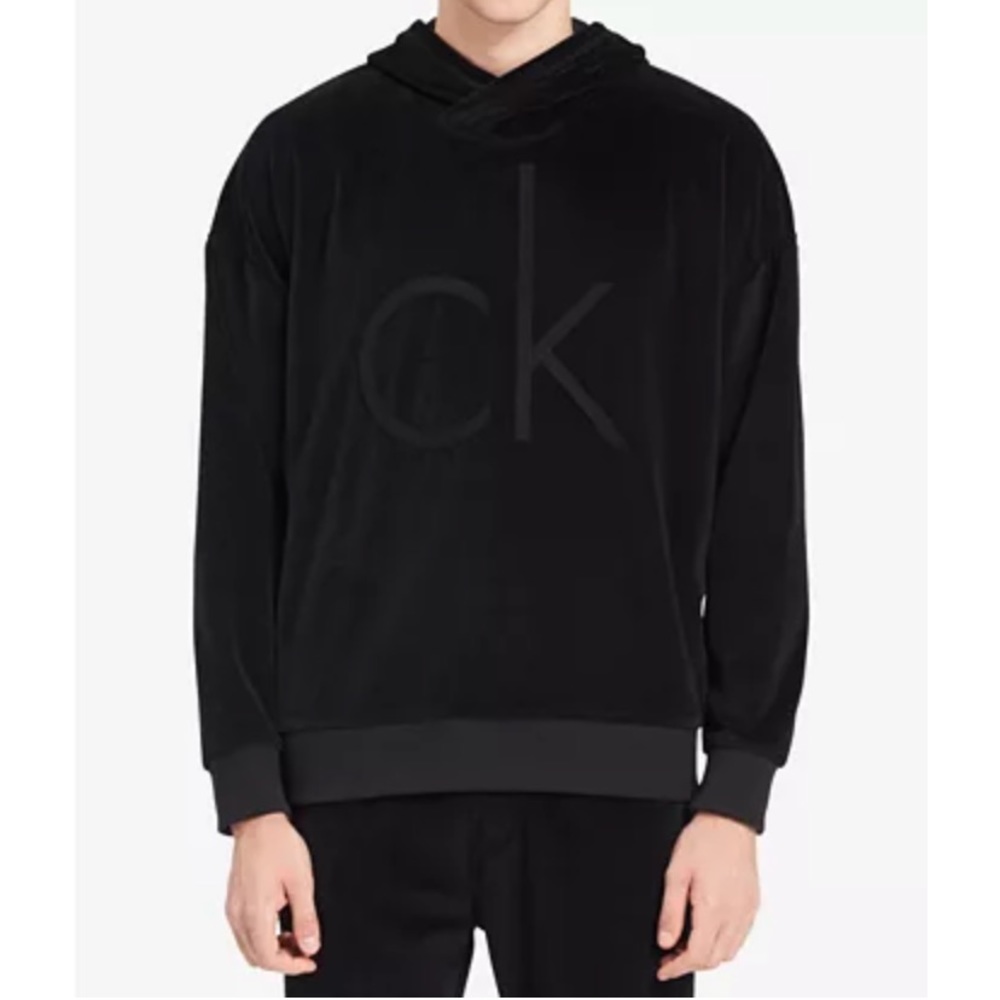 Calvin Klein
BlackOversized Cocoon Velour Sweater